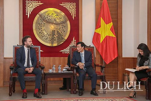 Bộ trưởng Nguyễn Ngọc Thiện (phải) làm việc với Đại sứ Croatia tại Malaysia kiêm nhiệm Việt Nam Kreso Glavac